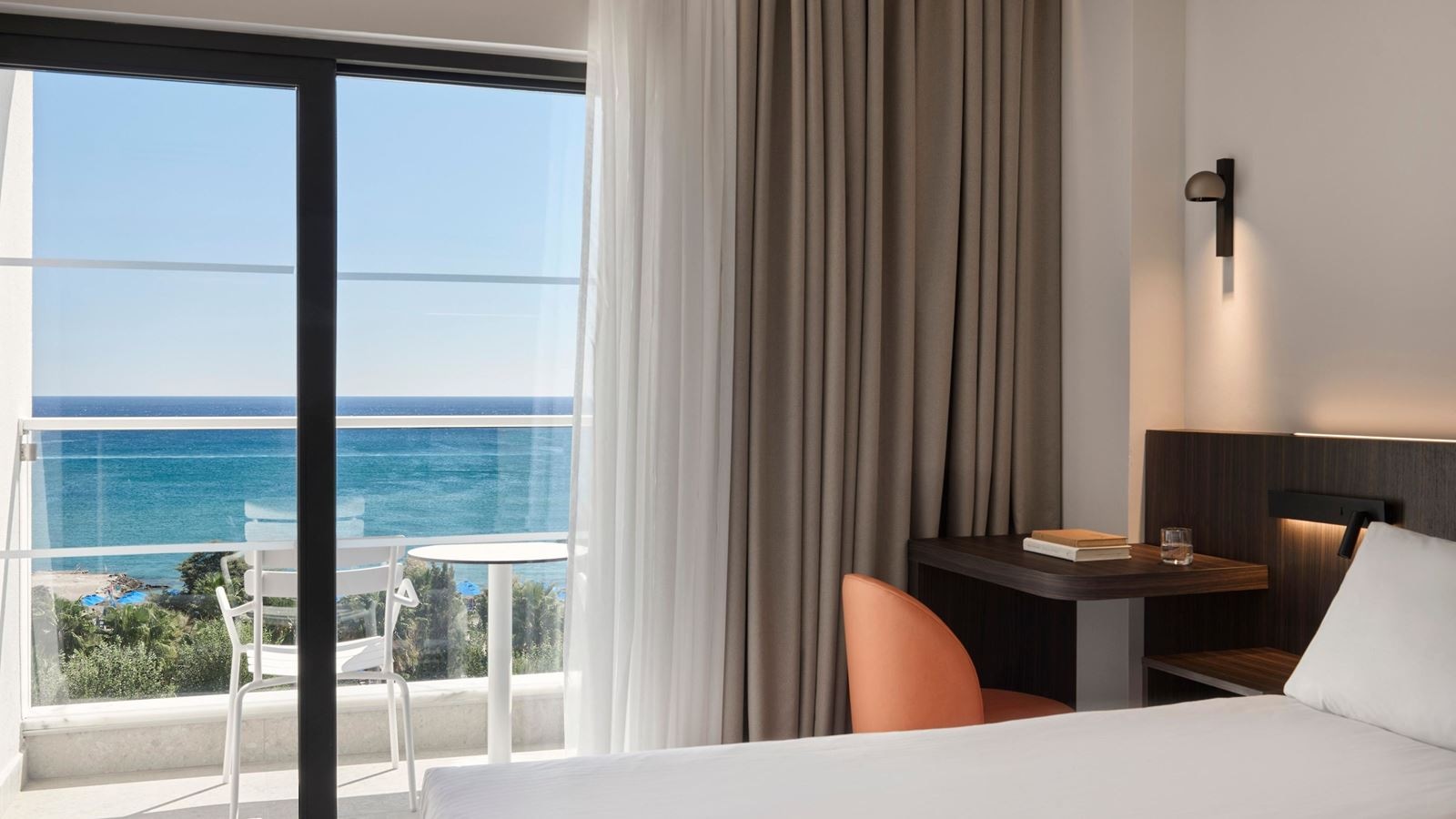 rooms-single-use-sea-view--balcony