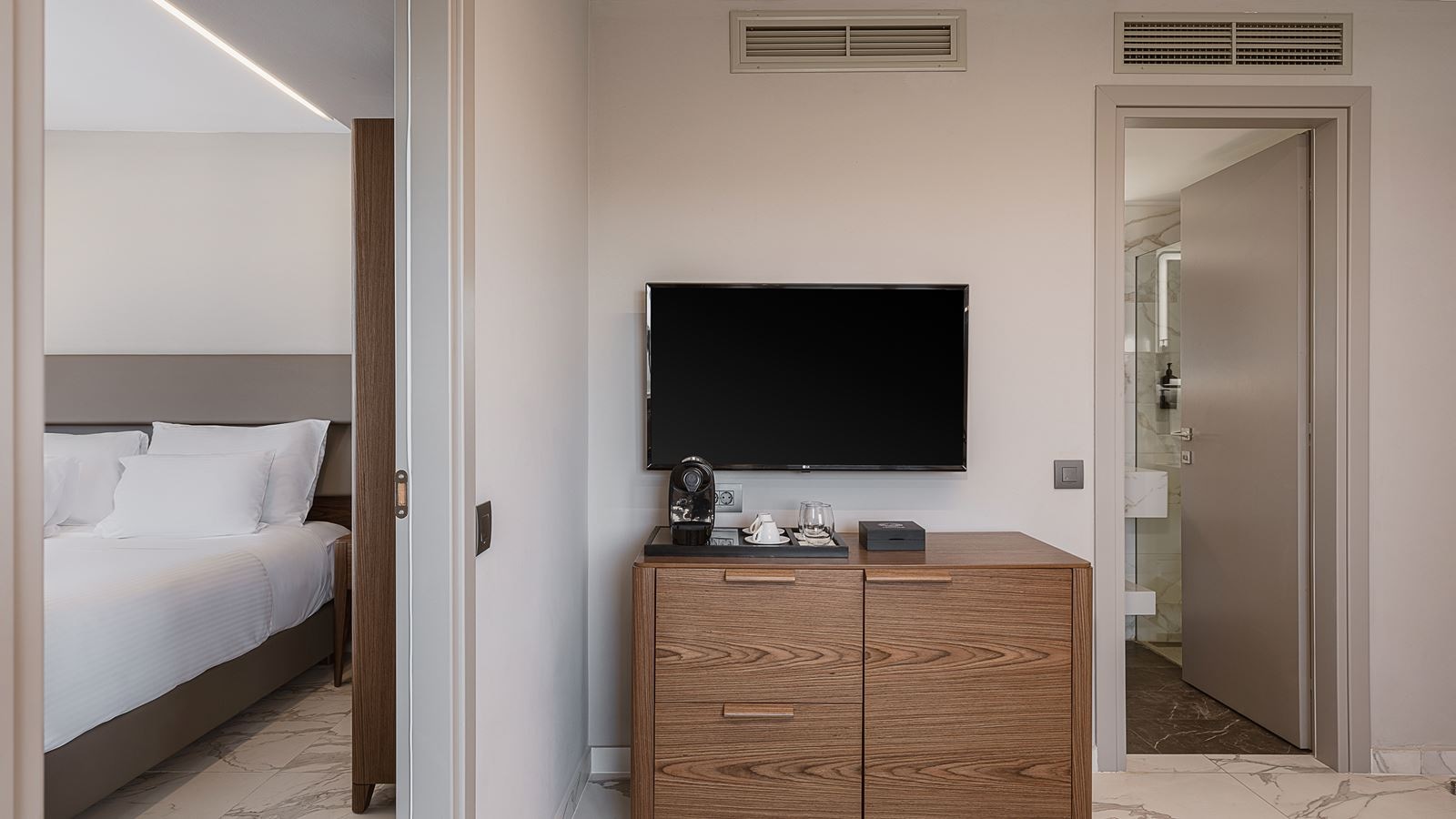 rooms-serenity-suite-1-bedroom-gardenpoolview-balcony-or-terrac