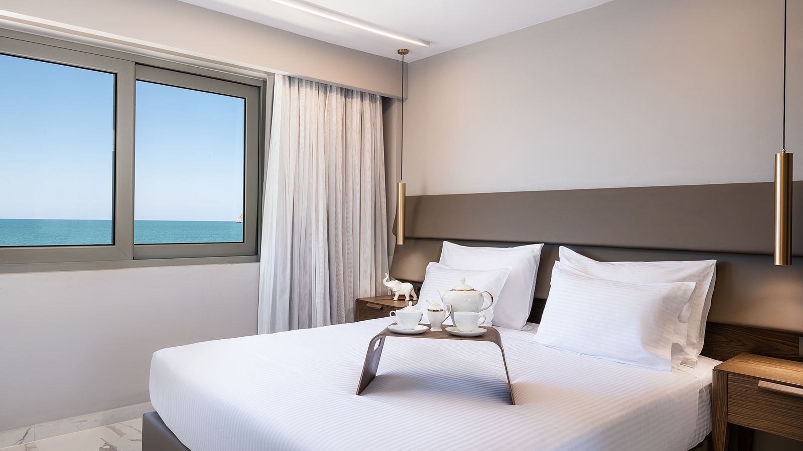 rooms-serenity-suite-1-bedroom-sideseaview-balcony-or-terrace