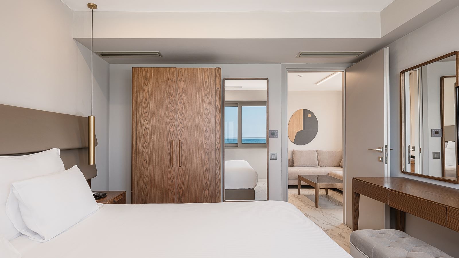 rooms-serenity-suite-1-bedroom-sideseaview-balcony-or-terrace