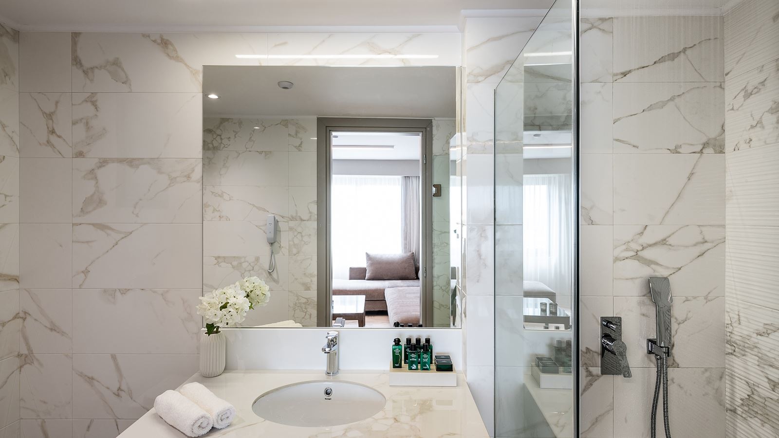 rooms-standard-room-double-with-limited-seaview