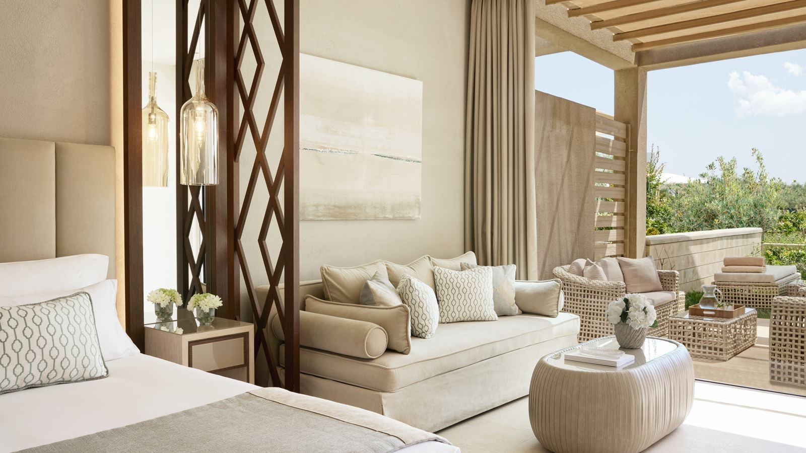 rooms-junior-suite-private-garden-pool-view