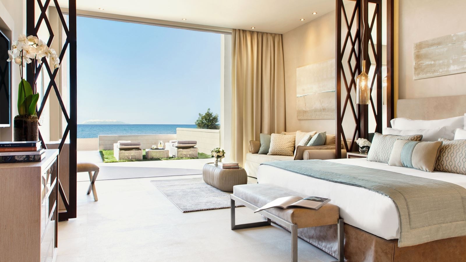 rooms-deluxe-junior-suite-private-garden-beach-front