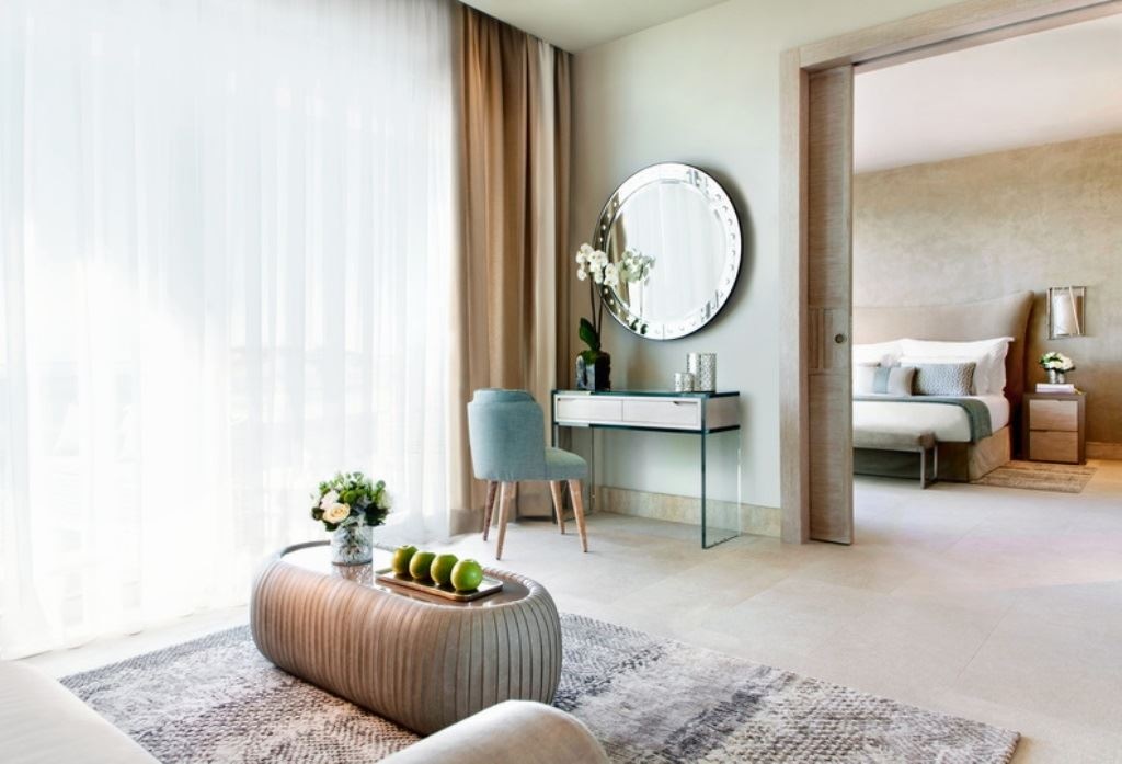 rooms-one-bedroom-suite-grand-balcony-pool-view