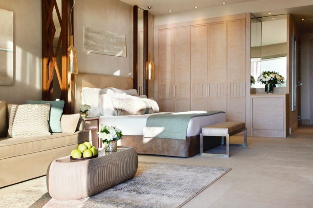 rooms-deluxe-family-suite-private-garden-sea-view