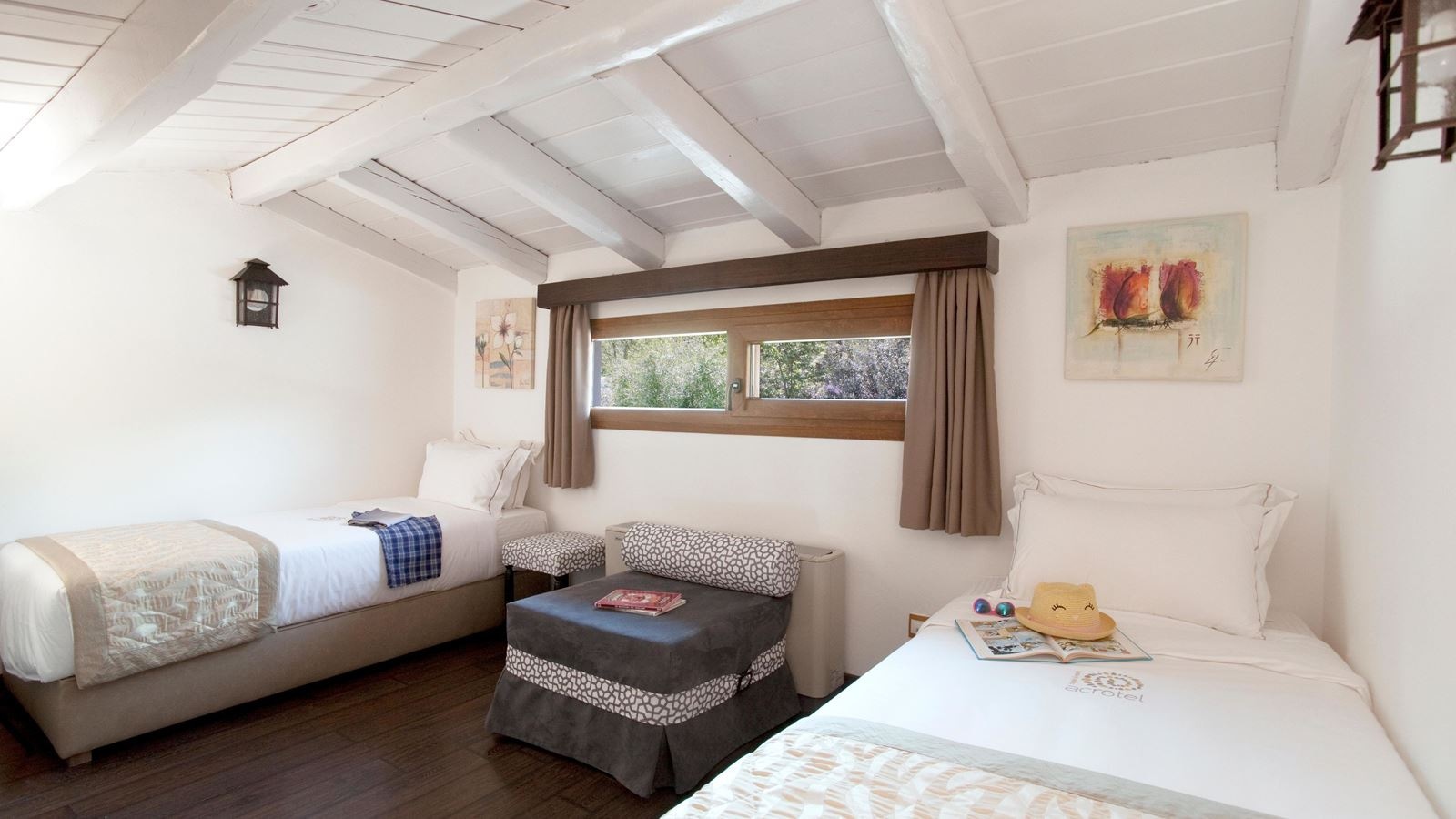 rooms-maisonette-front-pool