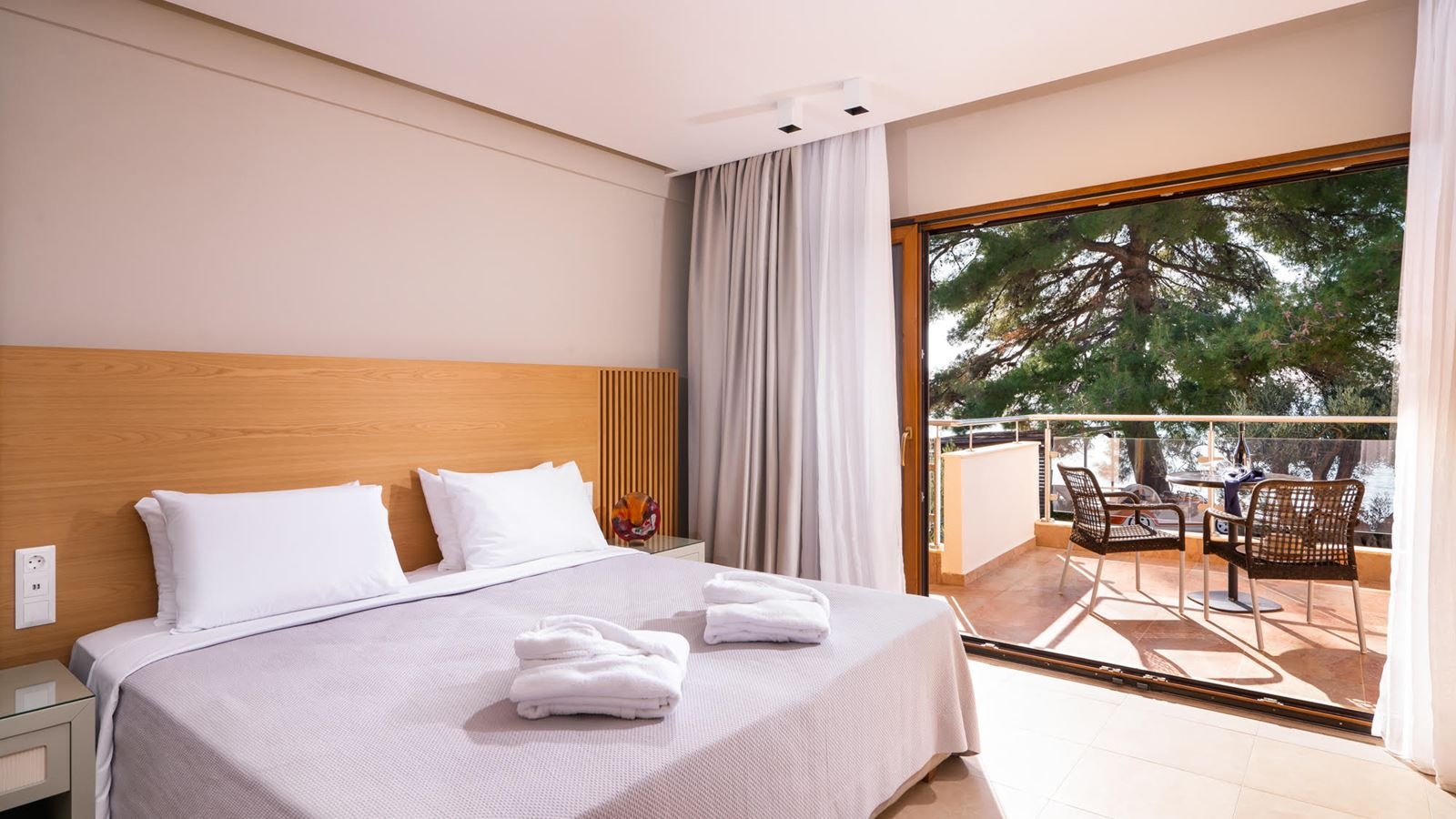 rooms-deluxe-junior-suite