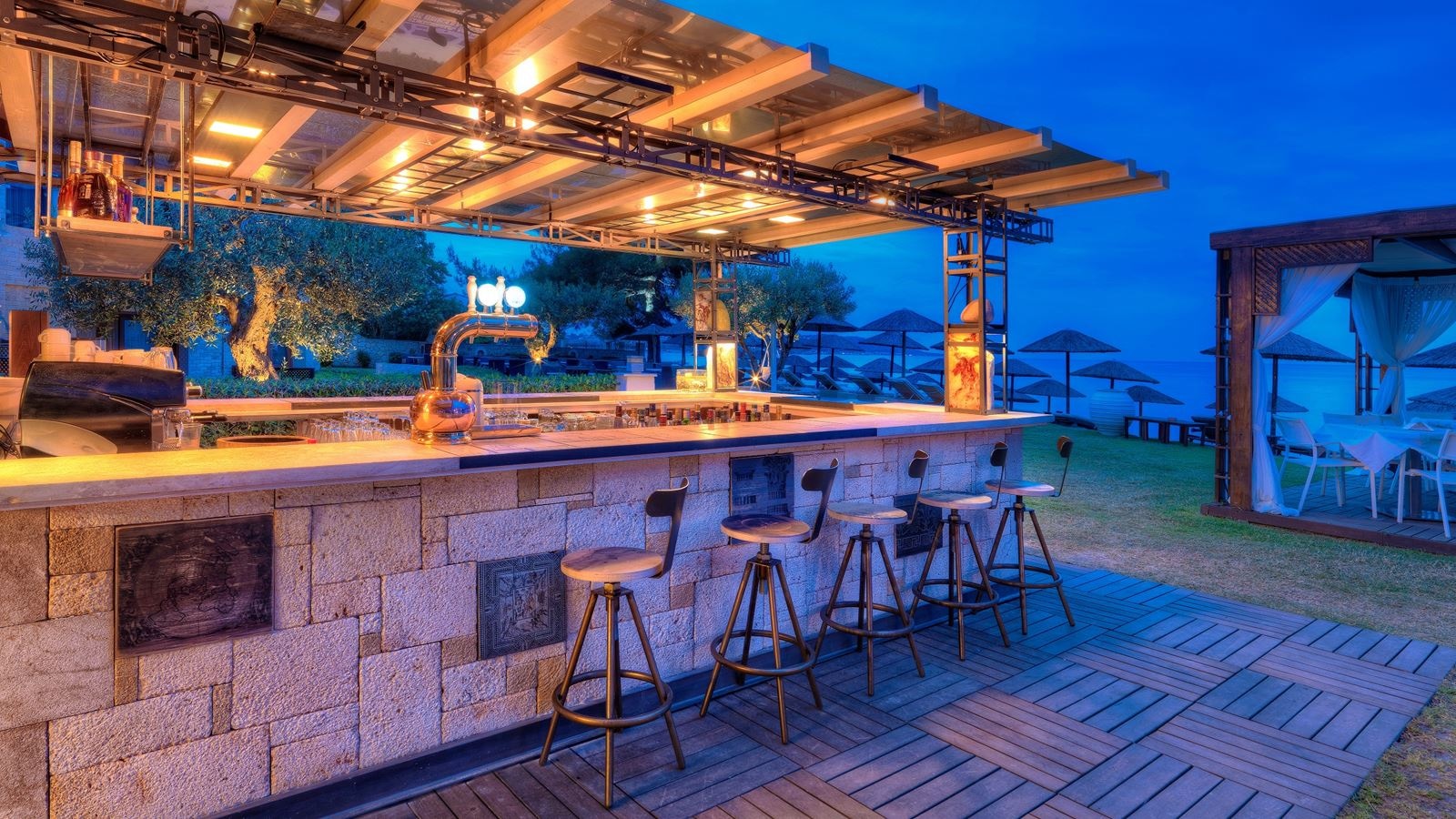 bars-olympion-sunset-beach-bar