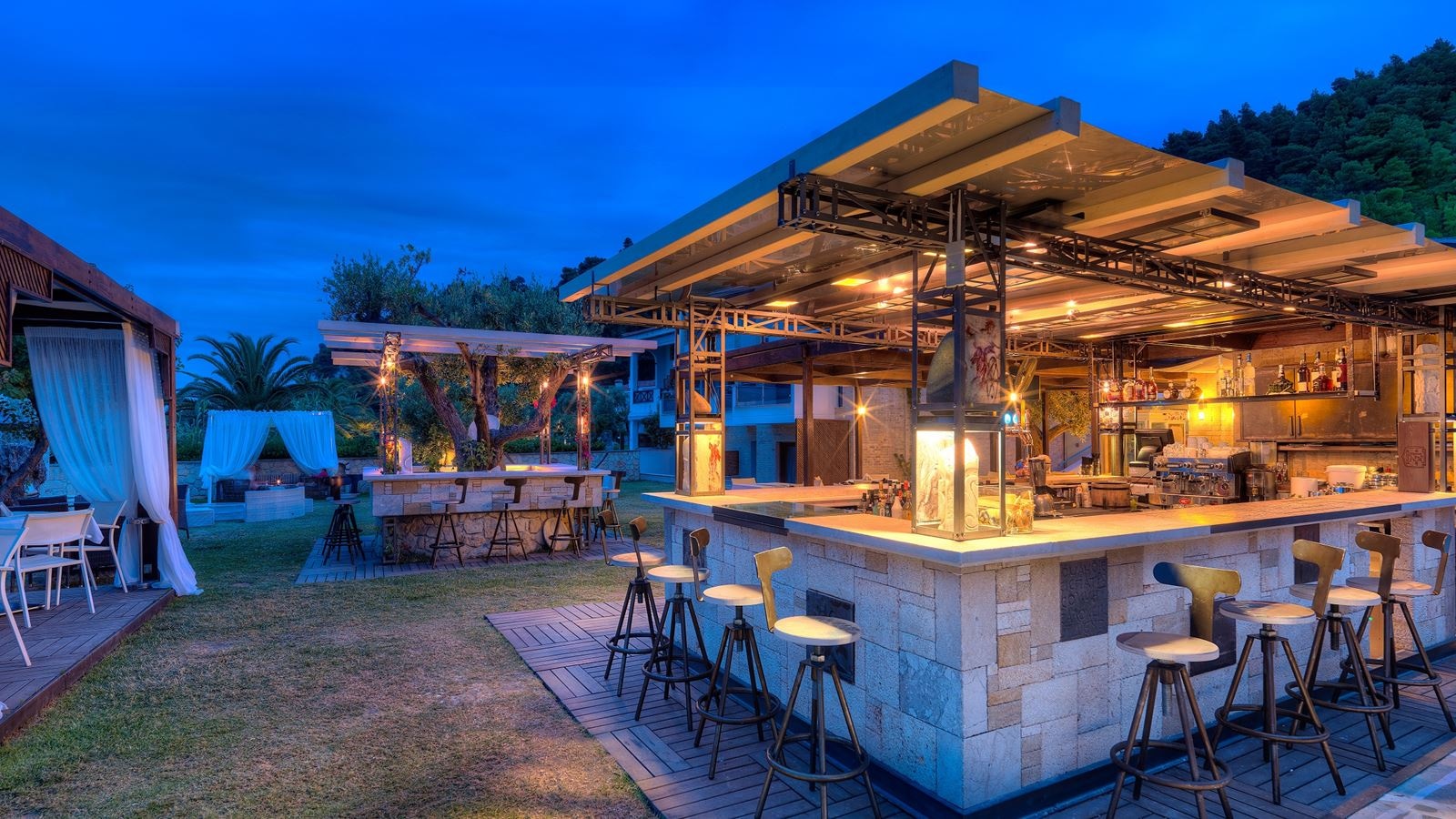 bars-olympion-sunset-beach-bar