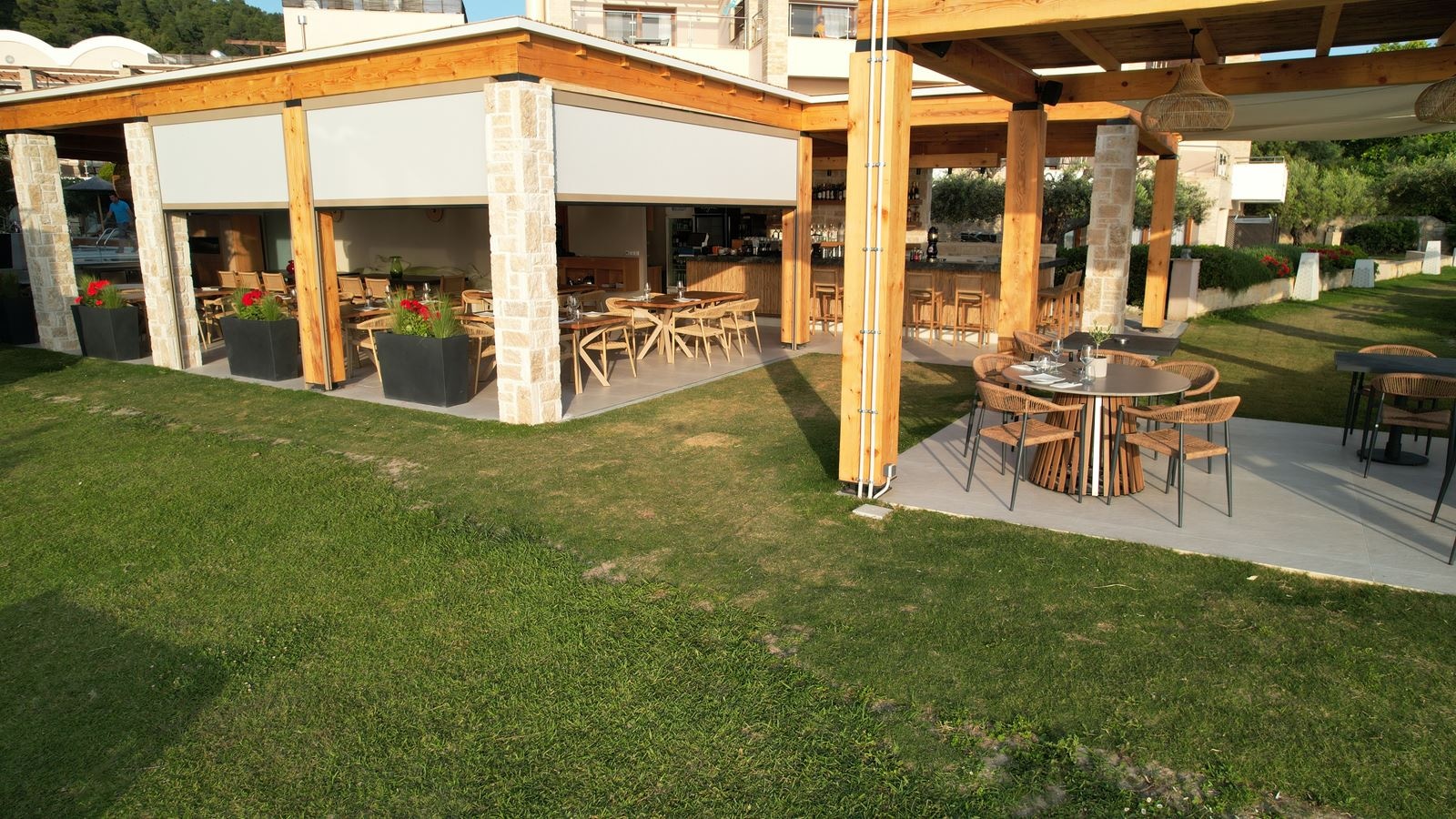 bars-olympion-sunset-beach-bar