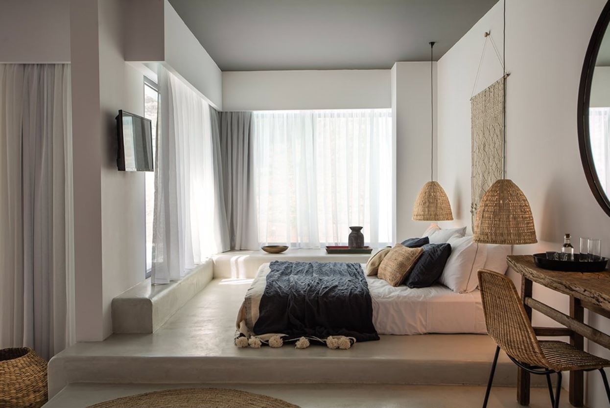 rooms-split-level-sharing-pool