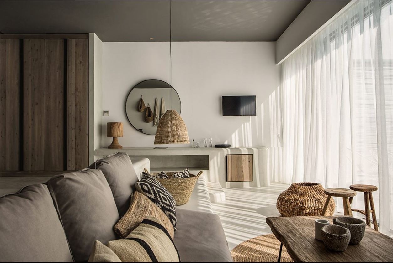 rooms-split-level-sharing-pool