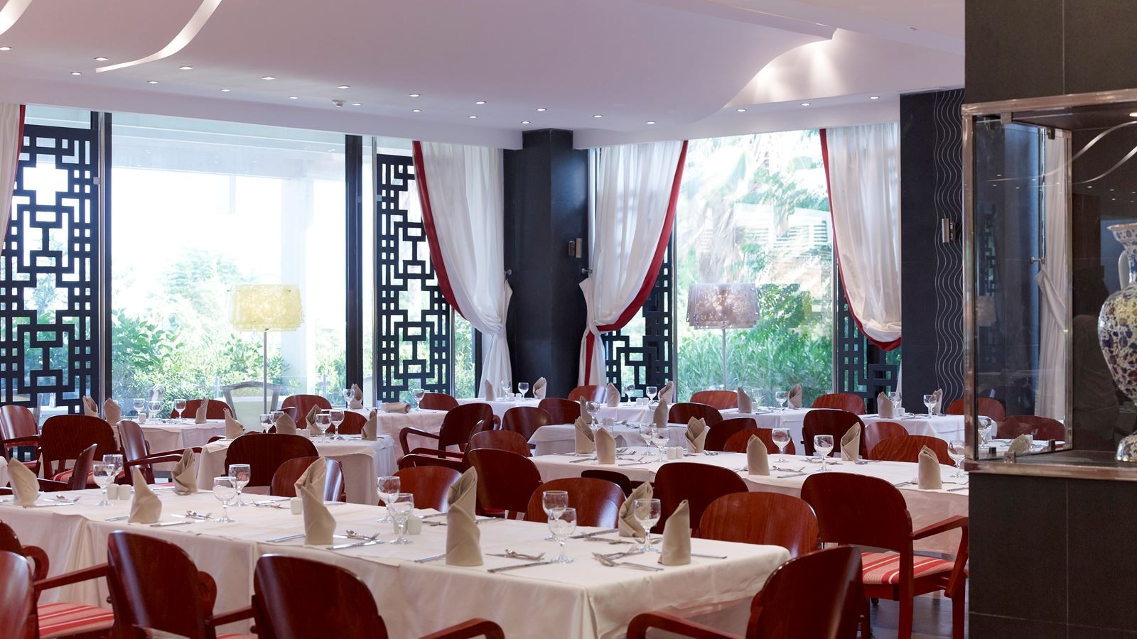 restaurants-main-building