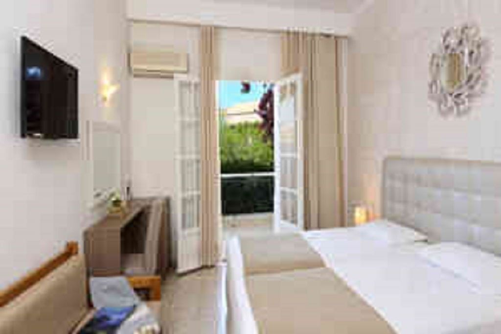 rooms-doubleroom-with-garden-view