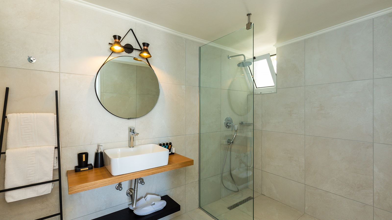 rooms-superior-room-side-sea-view