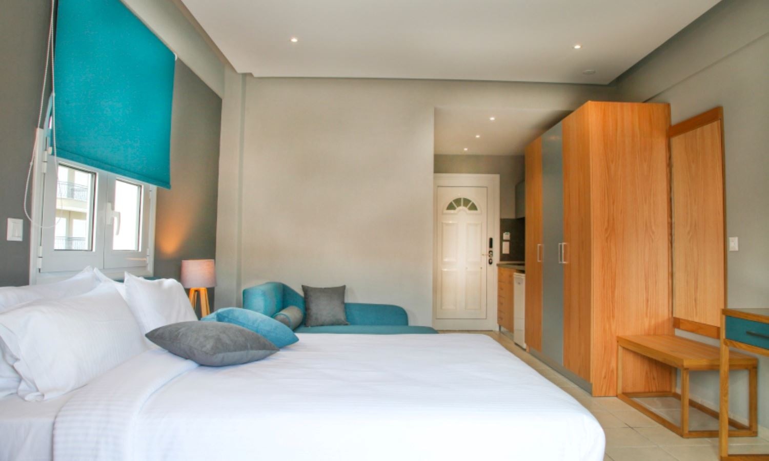 rooms-deluxe-studio-pool-view