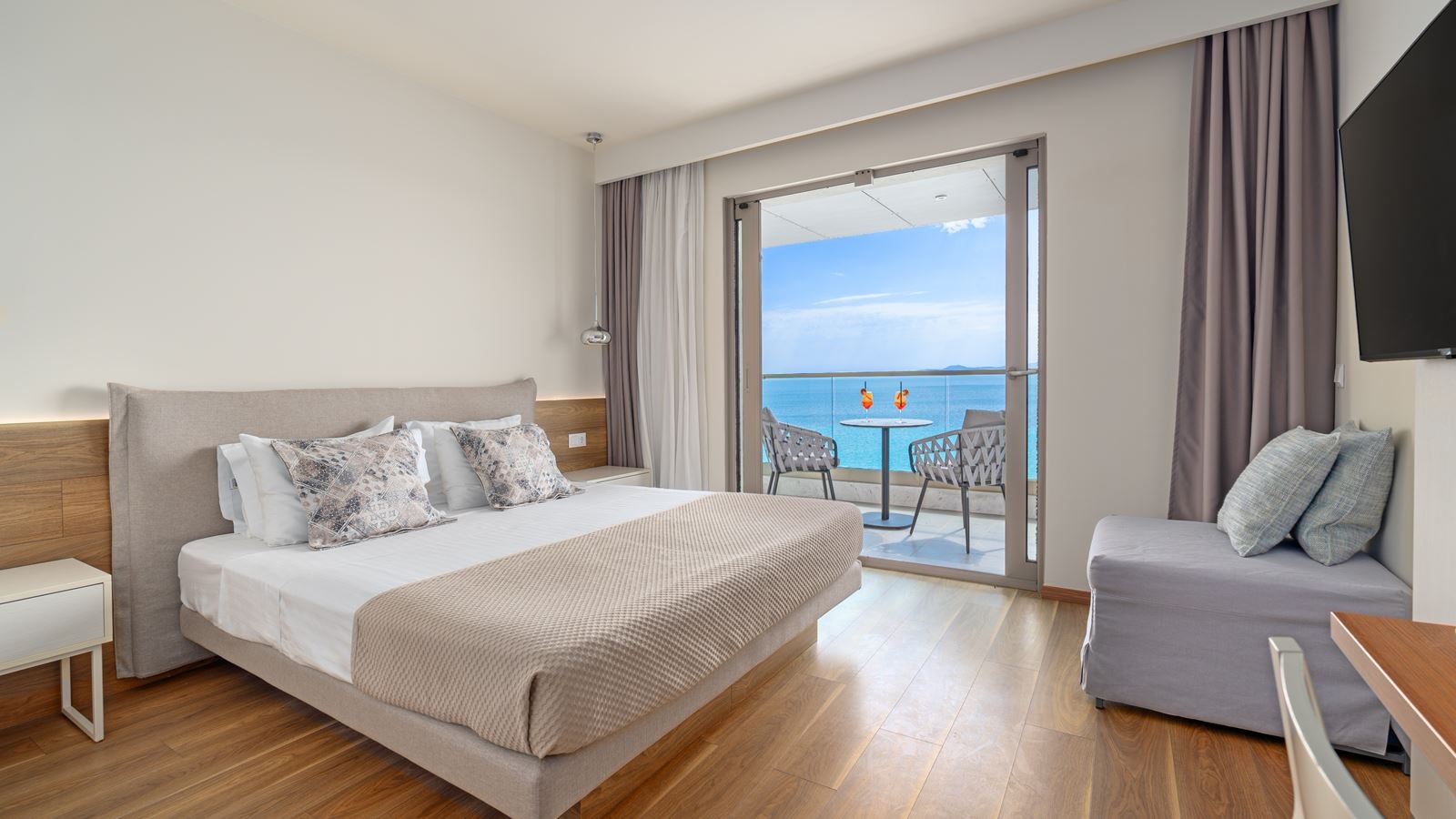 rooms-penthouse-suite-sea-front