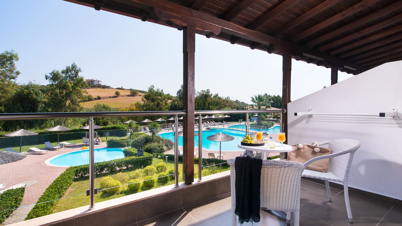 rooms-double-or-twin-pool-view