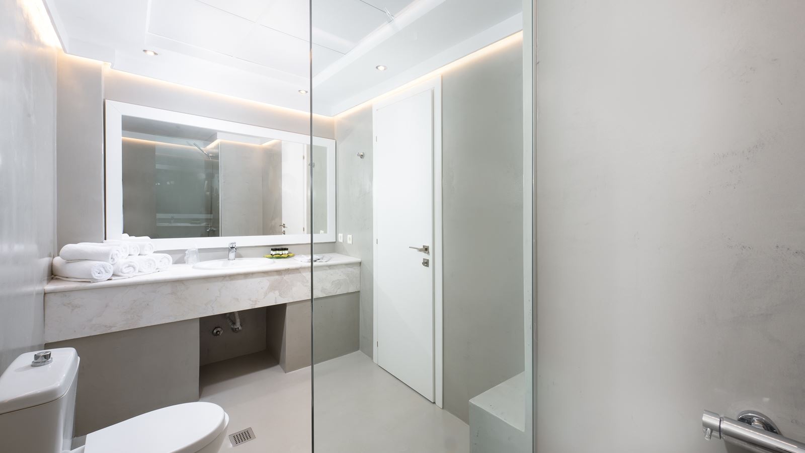 rooms-one-bedroom-family-suite-sea-view