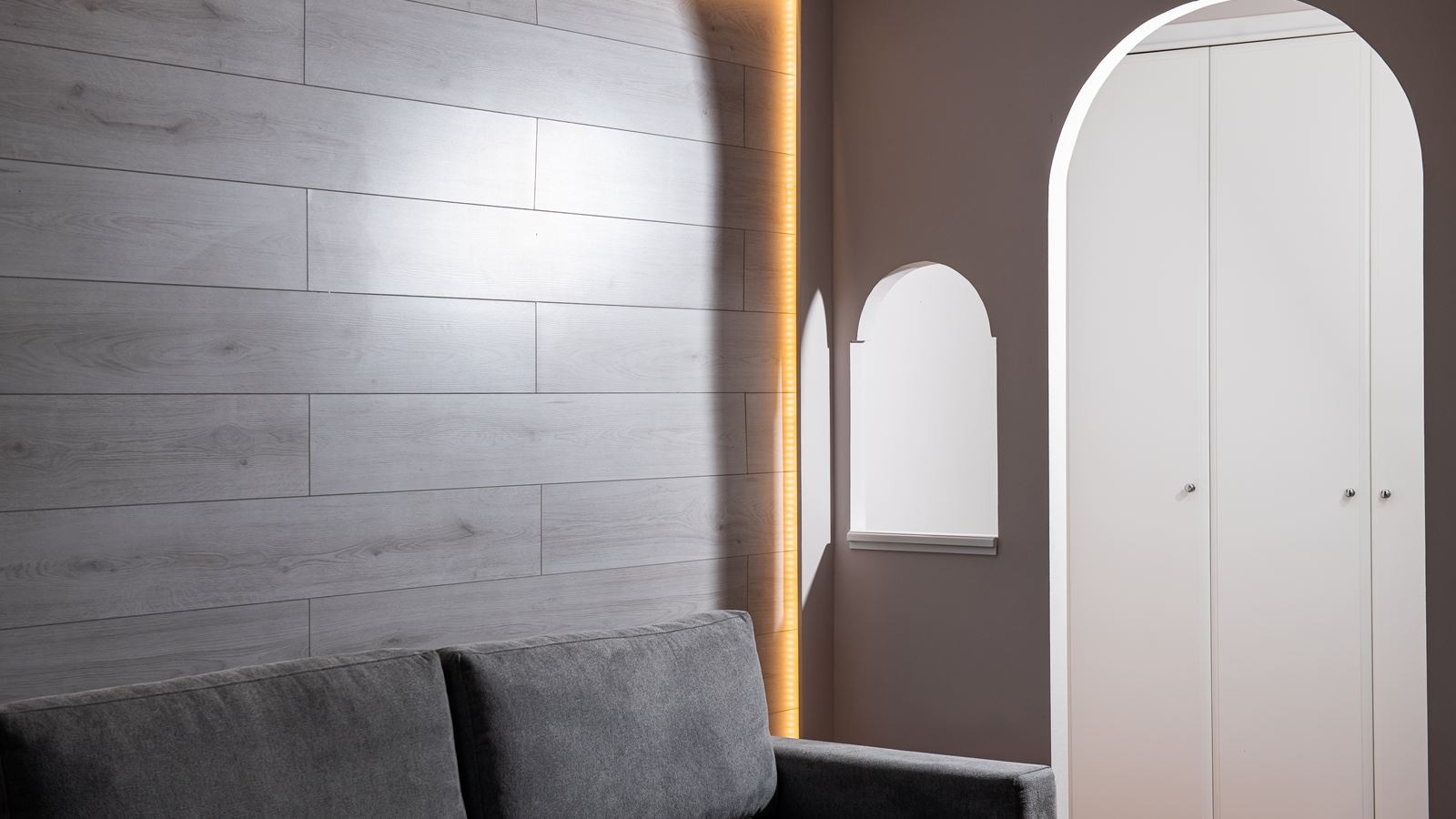 rooms-family-room-garden-view