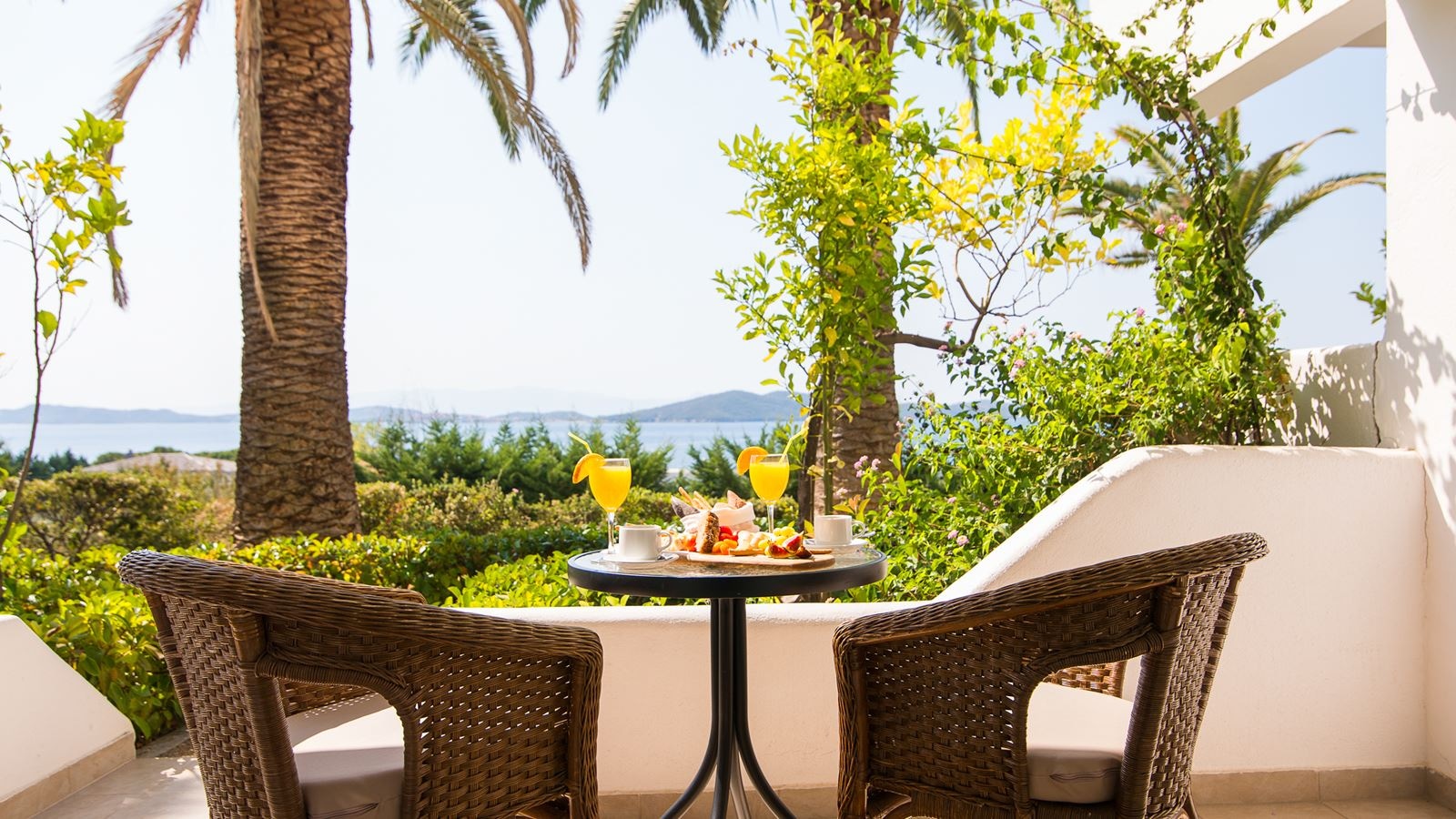 rooms-suite-with-jacuzzi