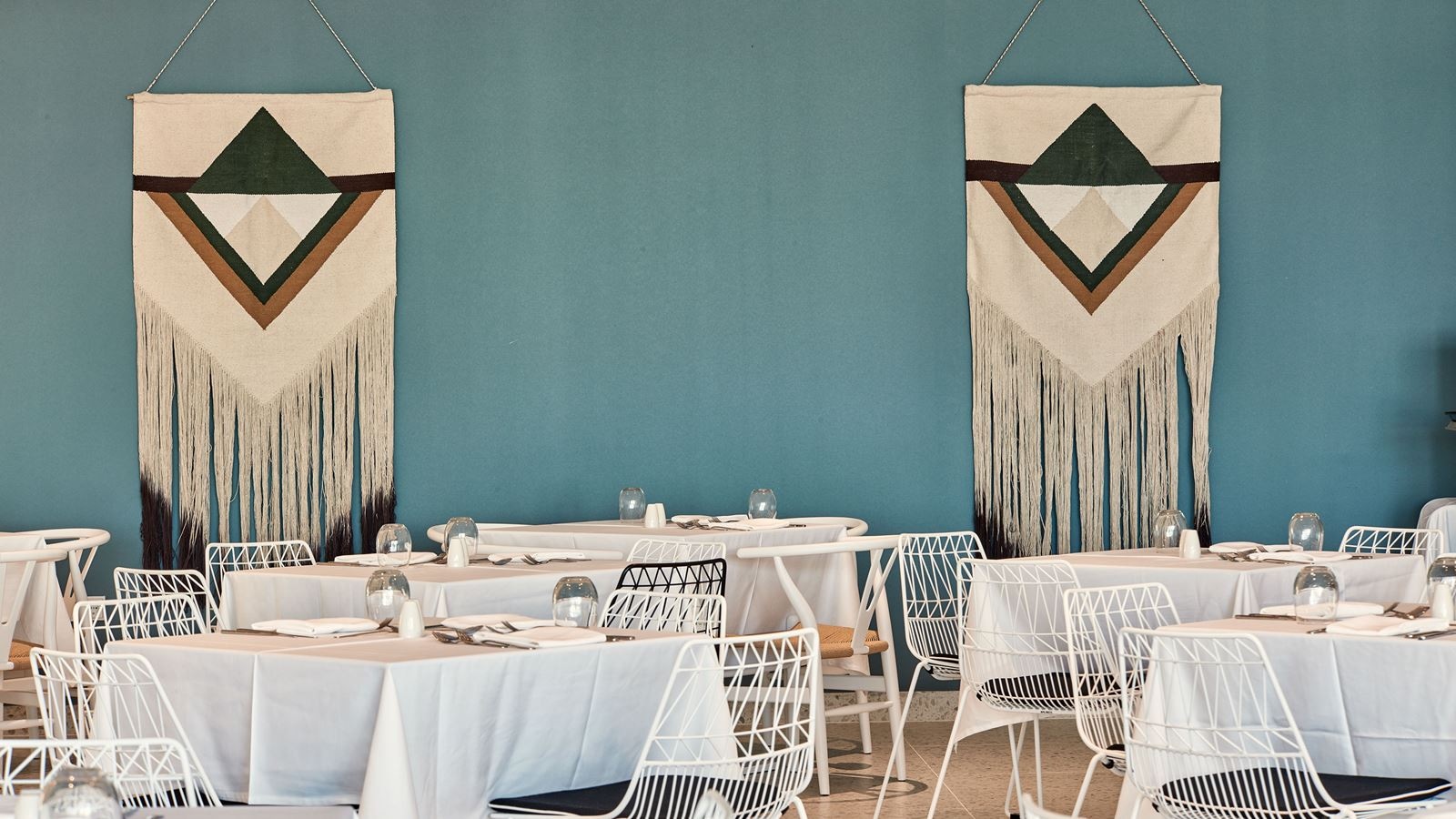 restaurants-mesogeios-main-restaurant