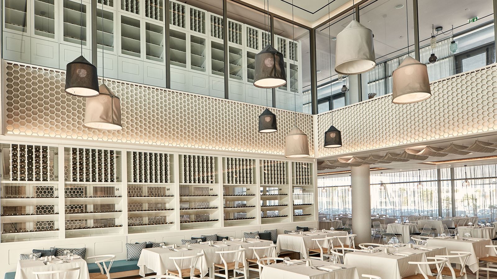 restaurants-mesogeios-main-restaurant