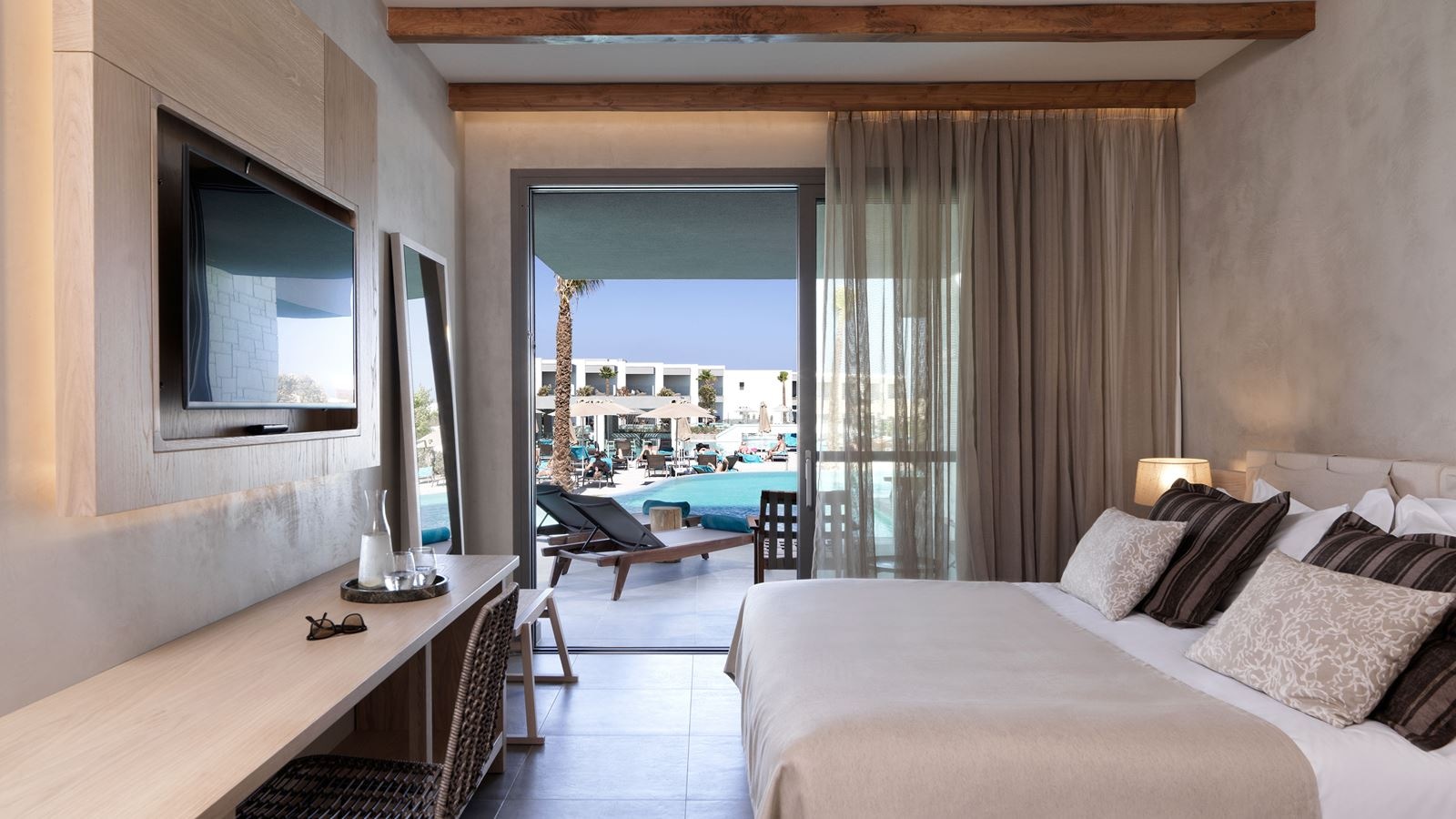 rooms-room-signeluse-inland-view-swim-up-terrace