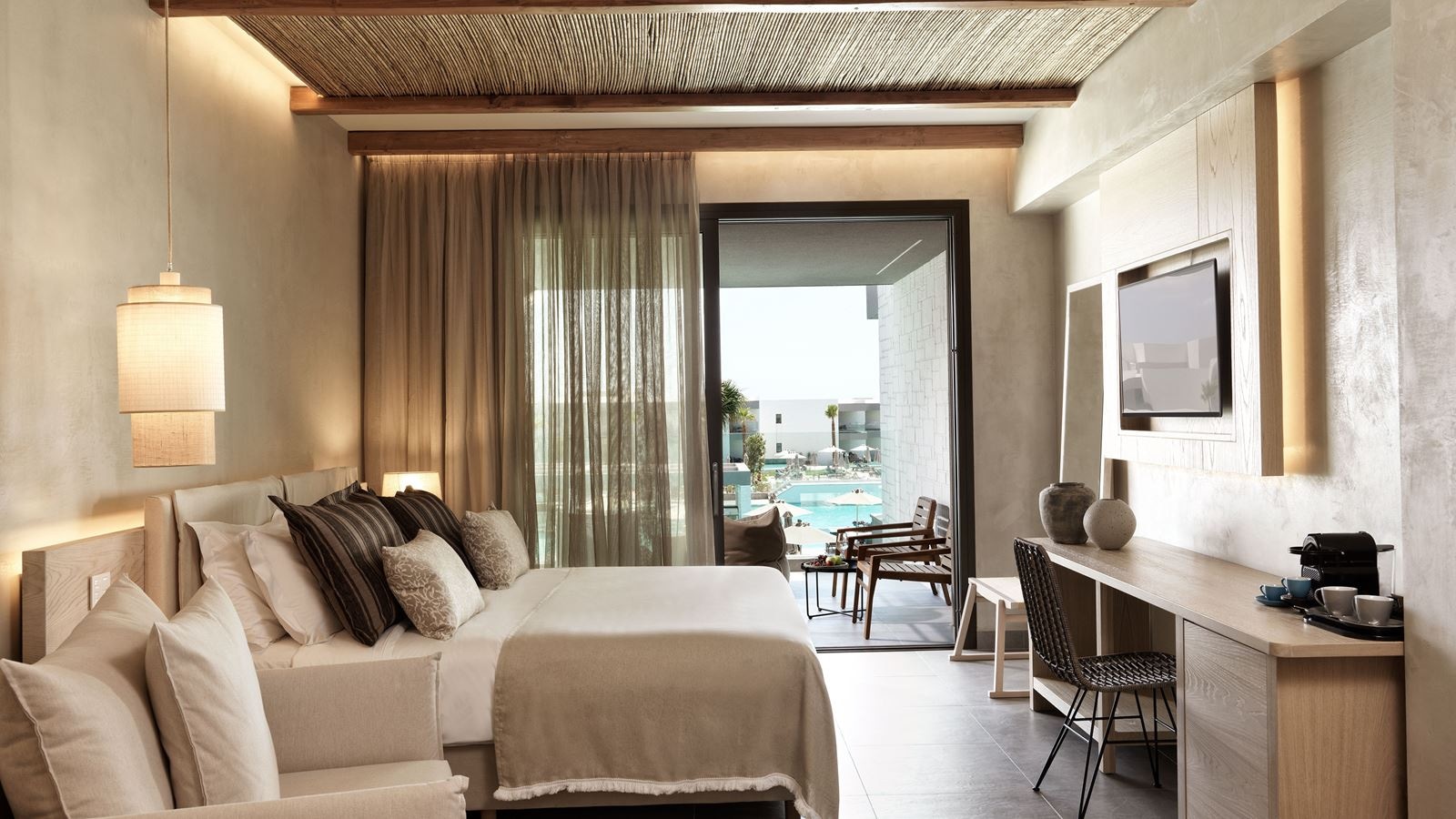 rooms-room-single-use-sideseaview-balcony