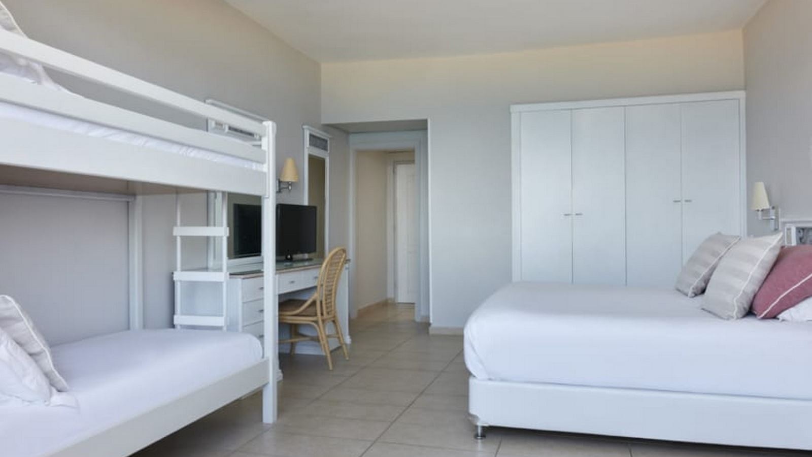 rooms-family-room-inland-view