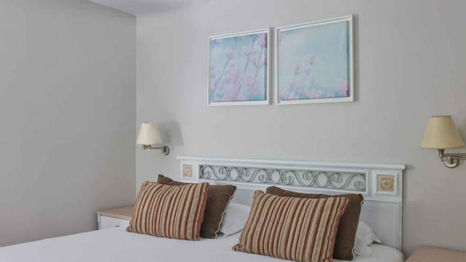 rooms-one-bedroom-family-room-inland-view-annex-building