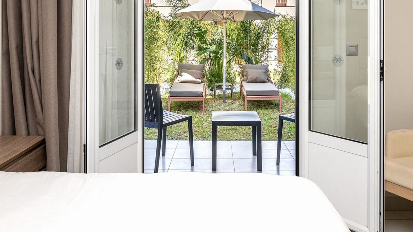 rooms-double-room-with-private-garden