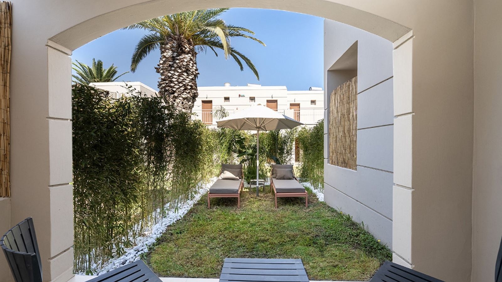 rooms-double-room-with-private-garden