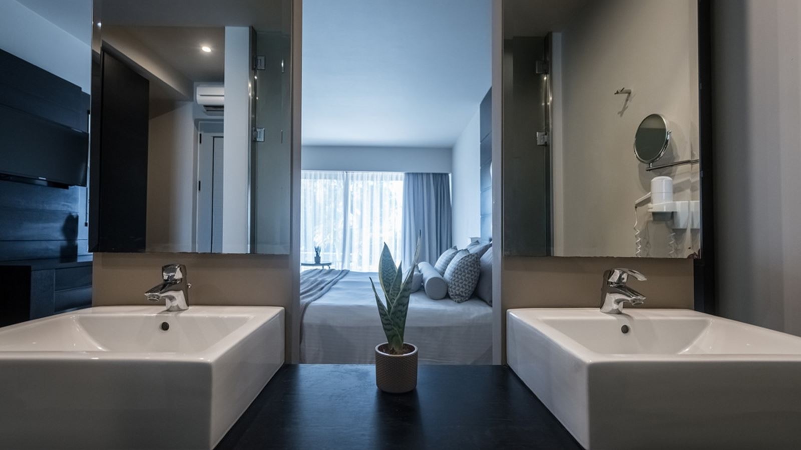 rooms-superior-triple-inland-view