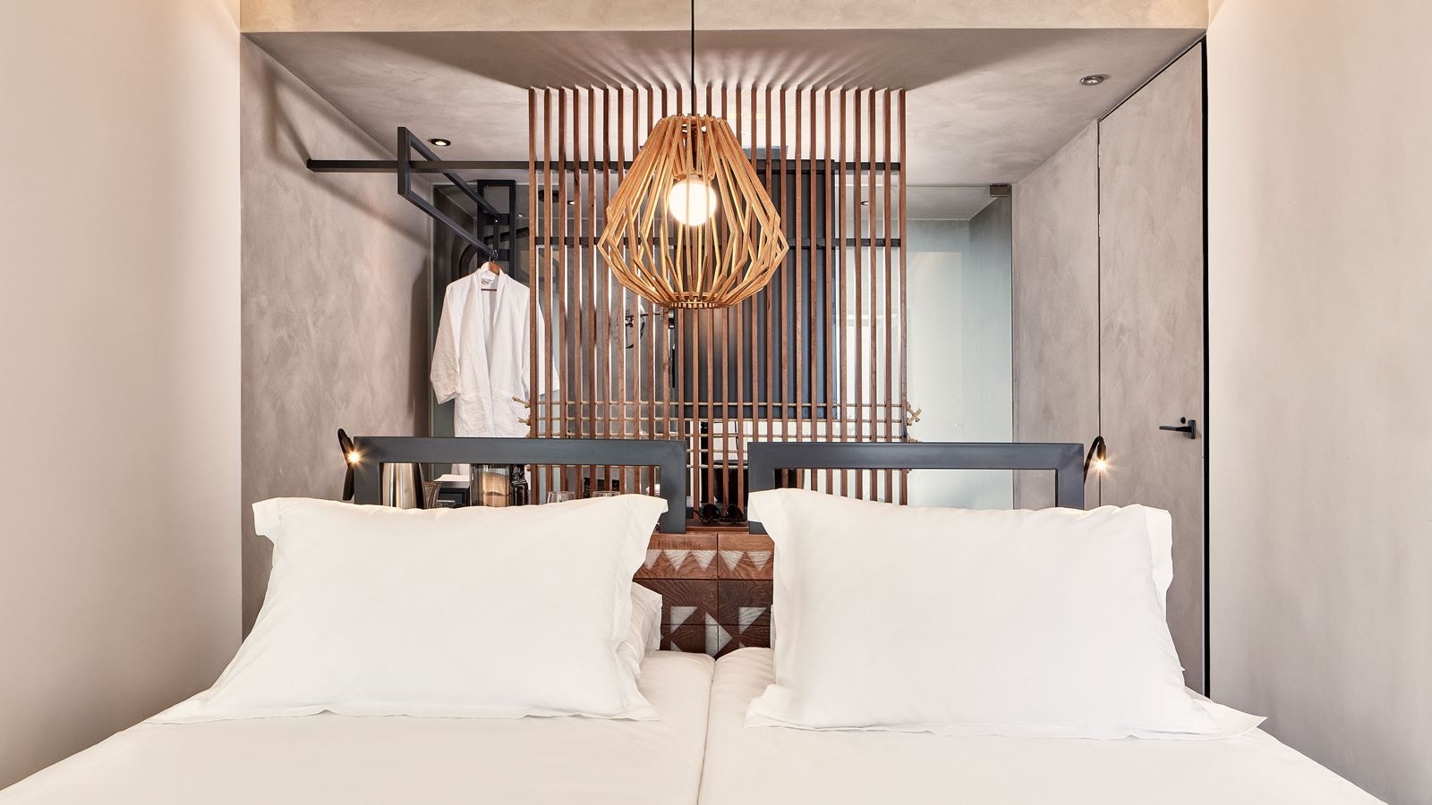 rooms-standard-room-with-partial-sea-view