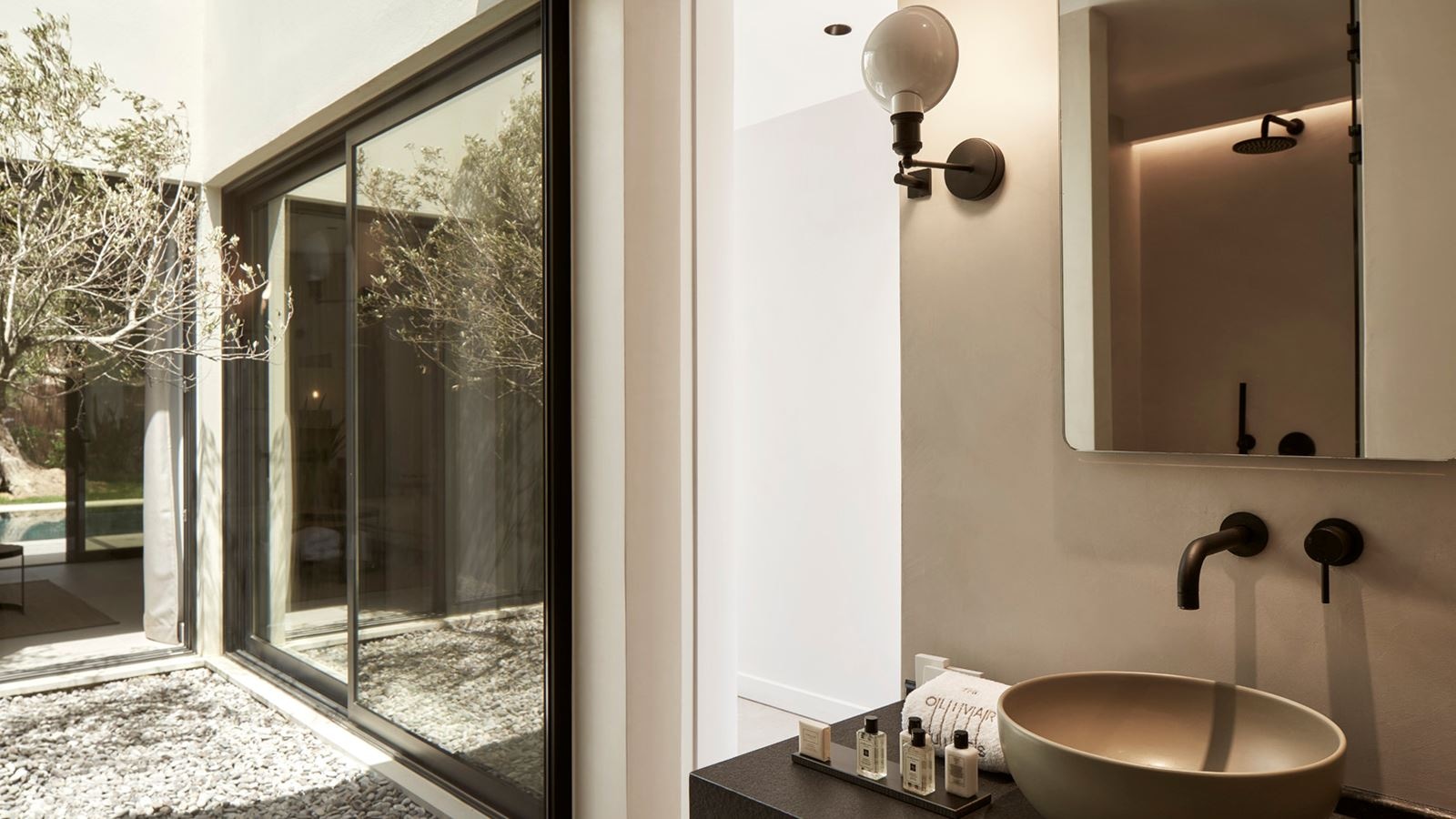 rooms-executive-suite-with-private-pool