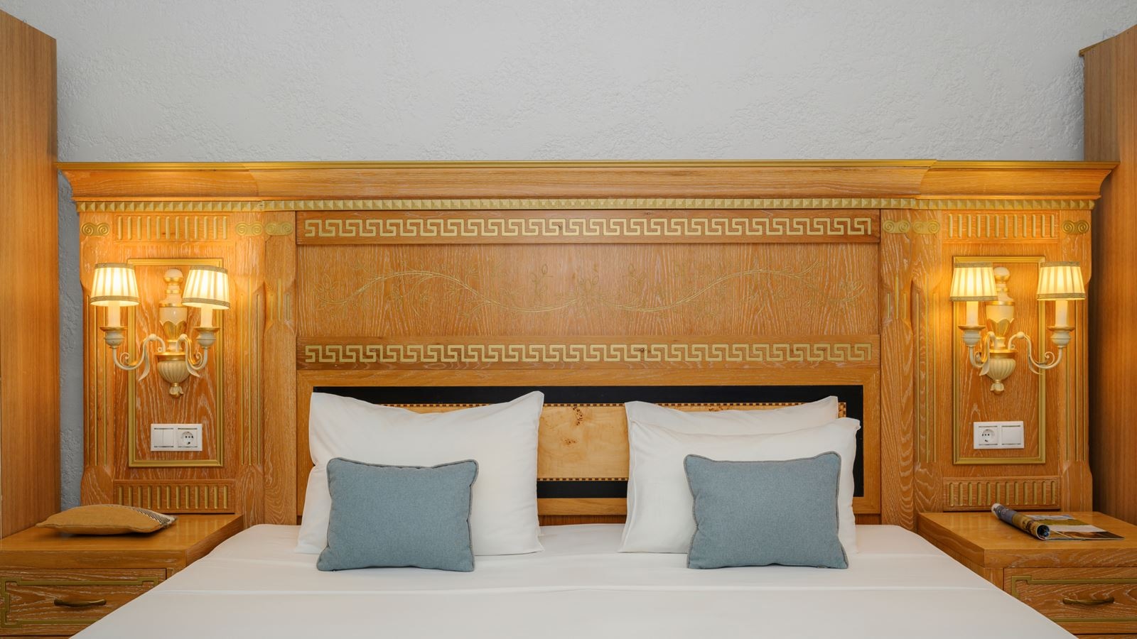 rooms-double-bungalow-garden-view