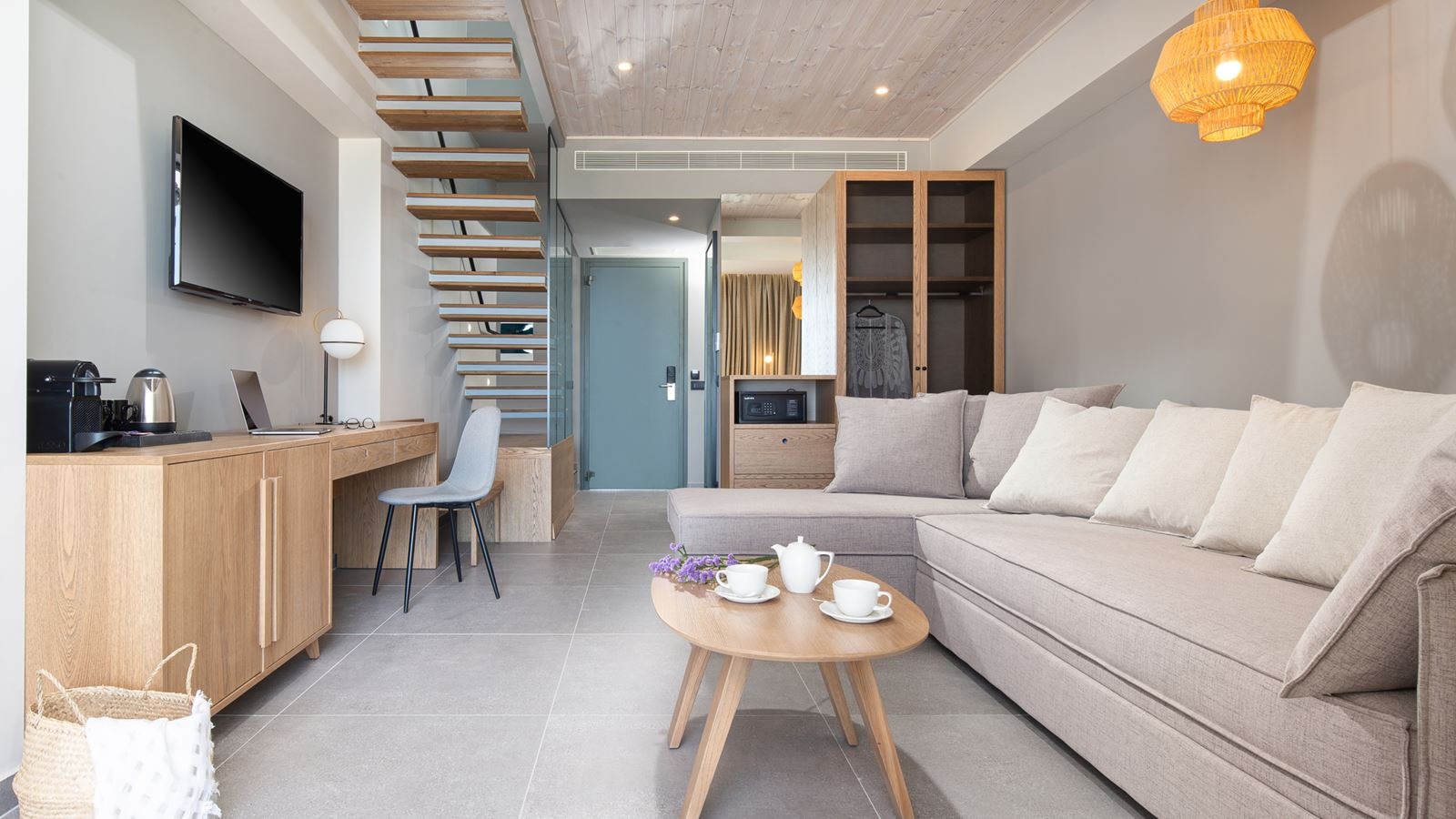 rooms-loft-suite-side-sea-view