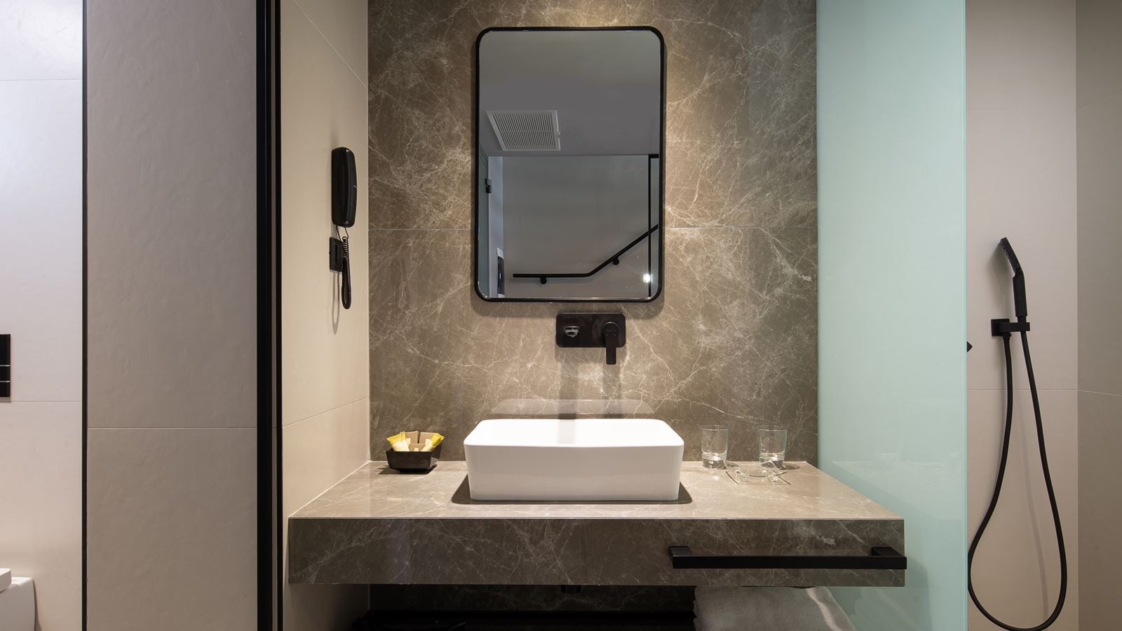 rooms-loft-suite-side-sea-view