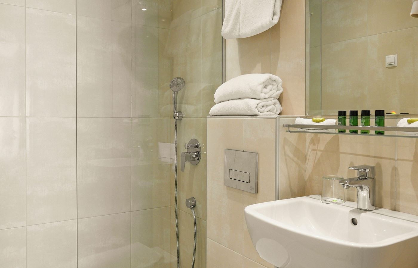 rooms-room-superior-double-partialseaview