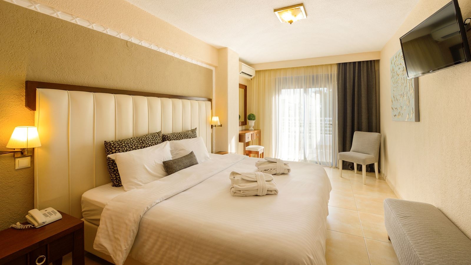 rooms-room-superior-double-partialseaview