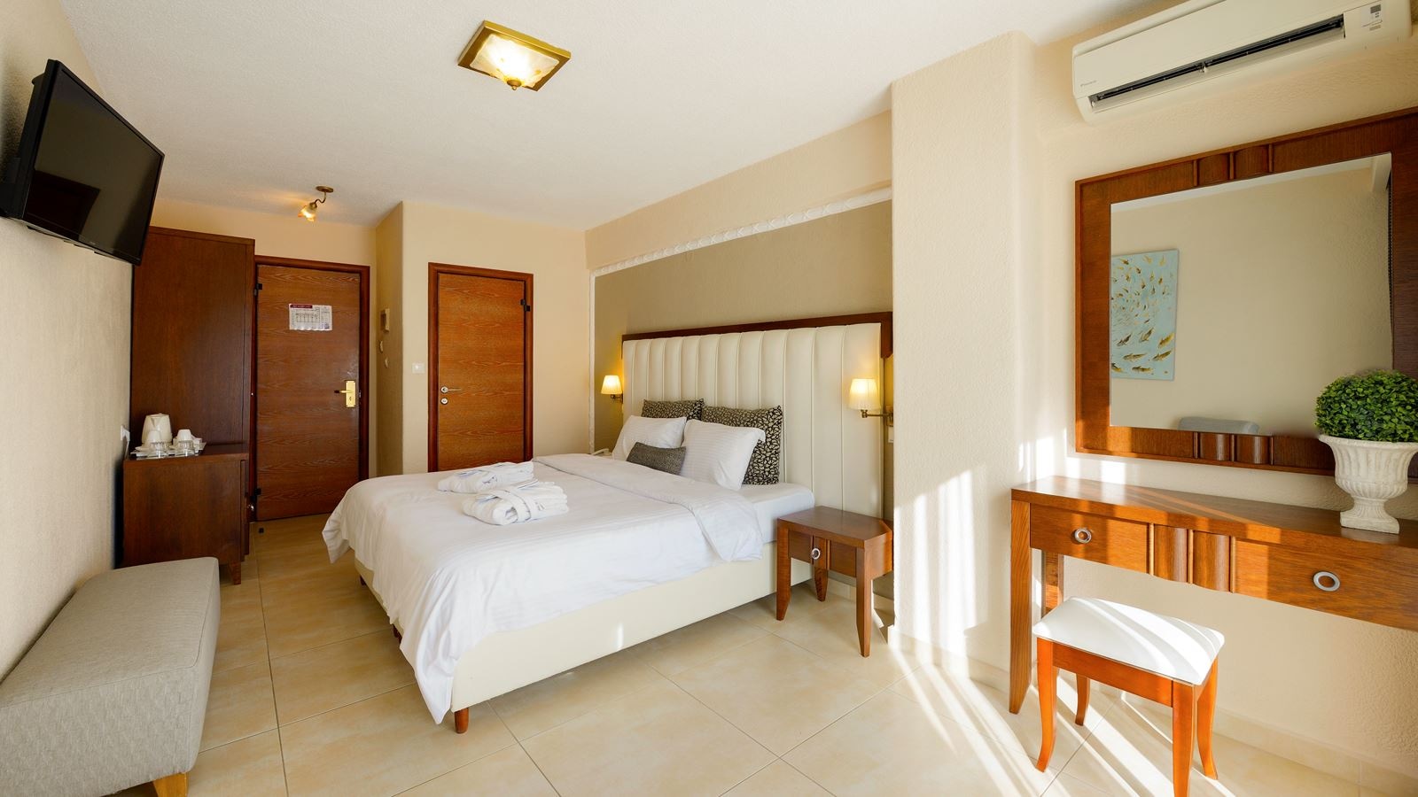 rooms-room-superior-double-partialseaview