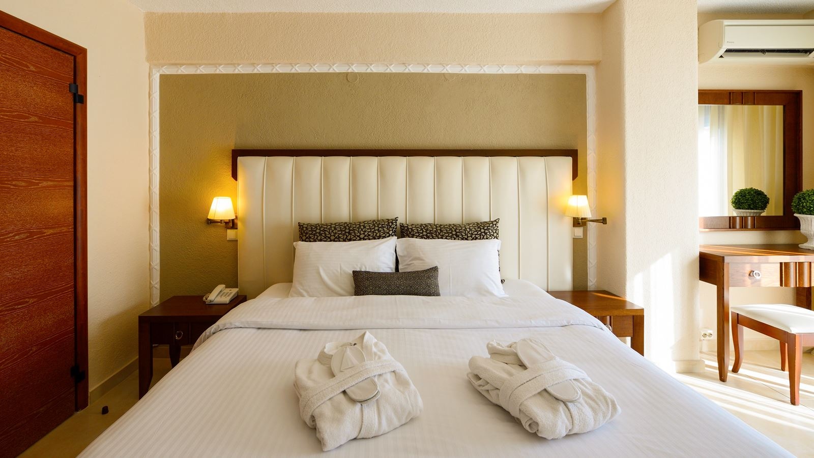 rooms-room-superior-double-partialseaview