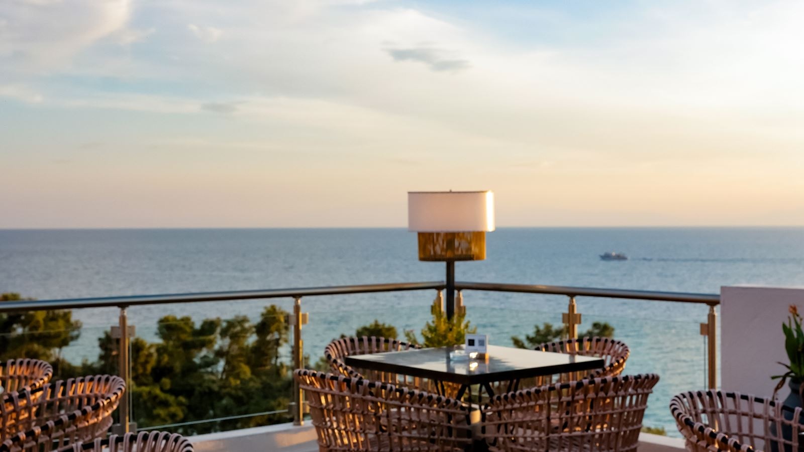 bars-roof-garden-open-bar