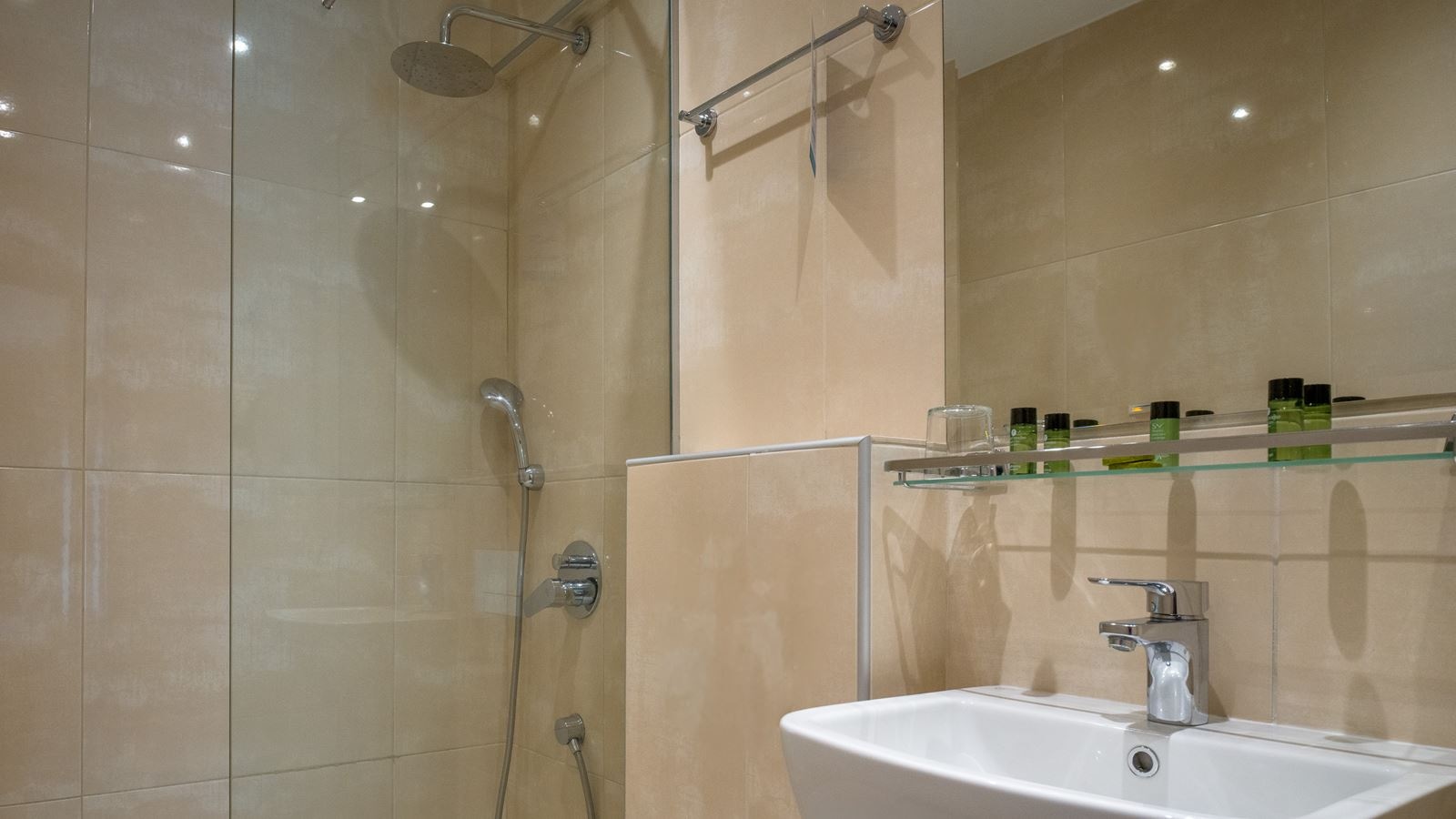 rooms-triple-standard-room