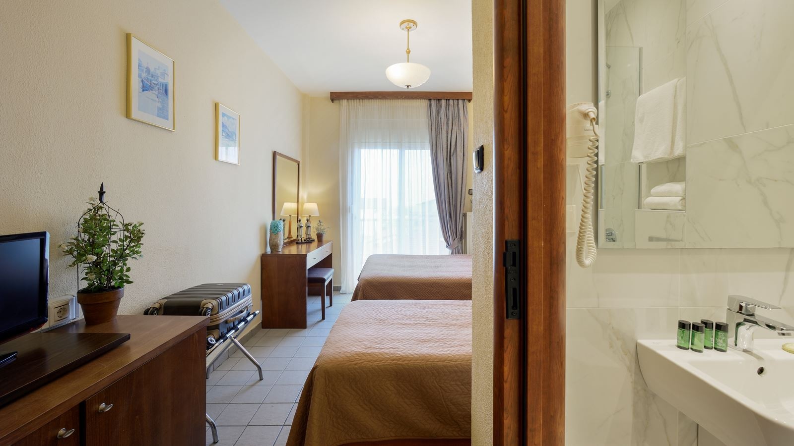 rooms-triple-standard-room