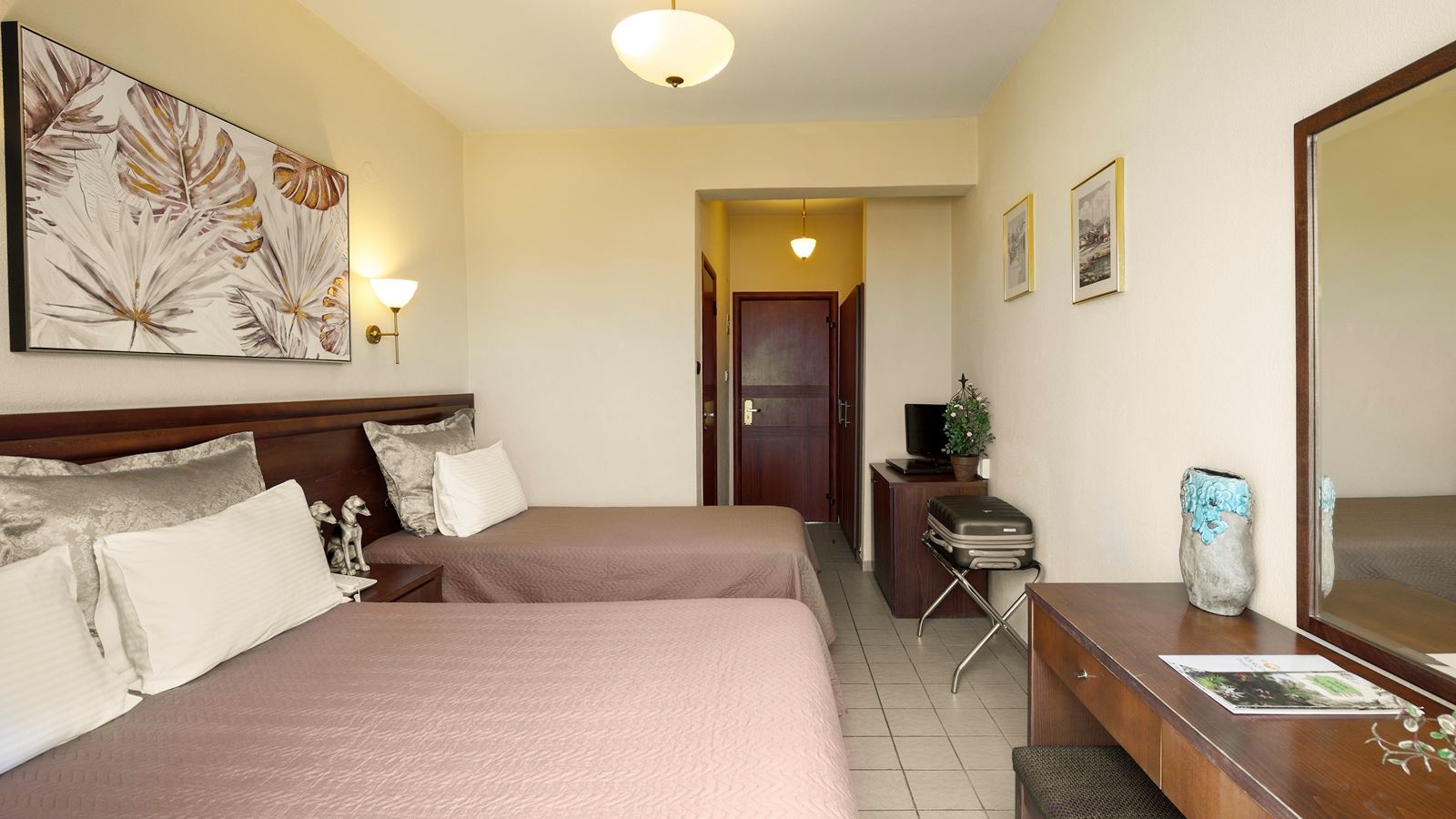 rooms-triple-standard-room