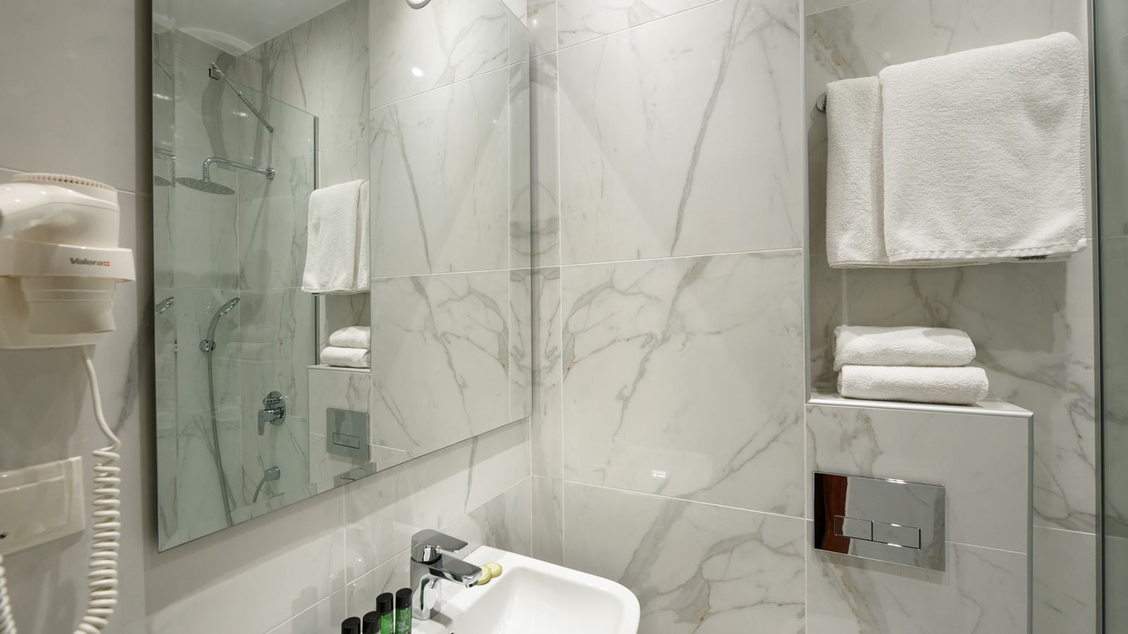 rooms-triple-standard-room