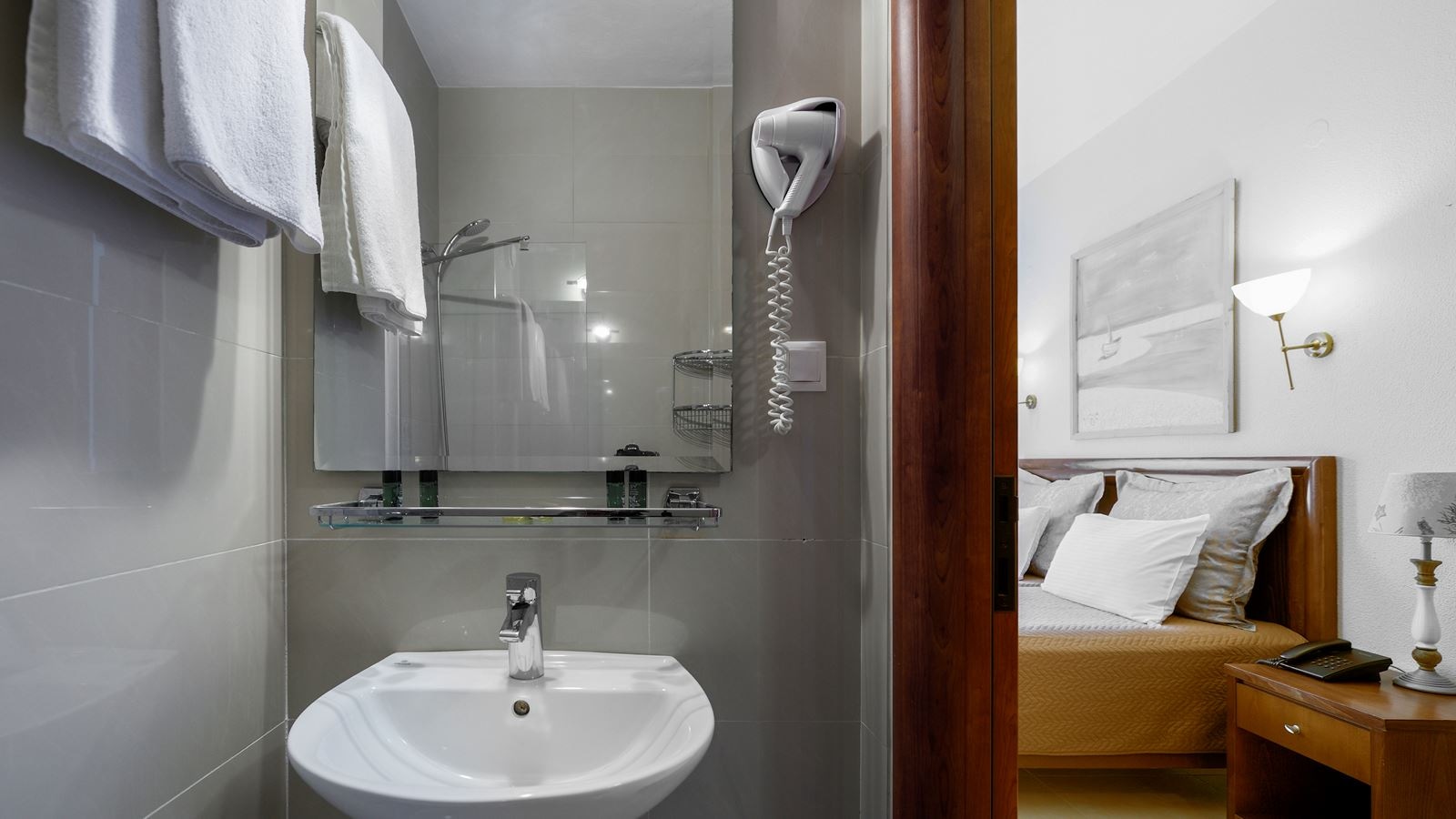 rooms-single-standard-room