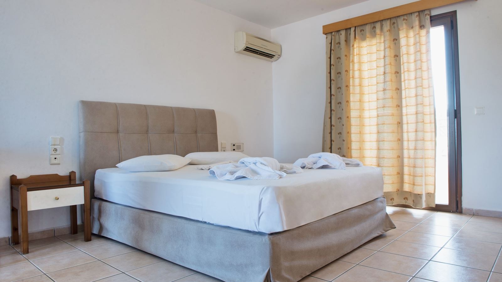 rooms-studio-side-sea-view